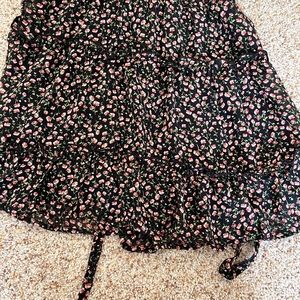 Tired Floral float skirt size xs NWT